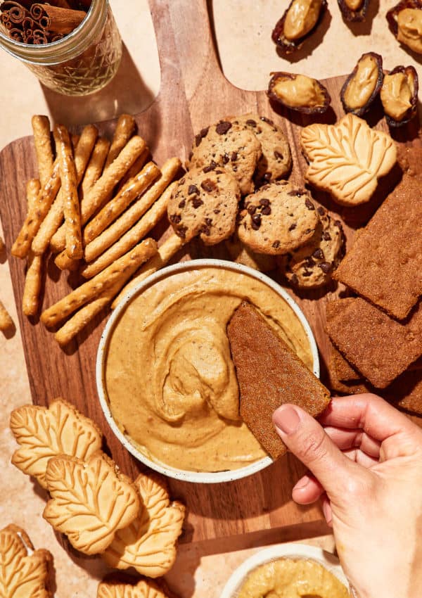 Copycat Trader Joe’s Pumpkin Pie Hummus (vegan + no refined sugar!)